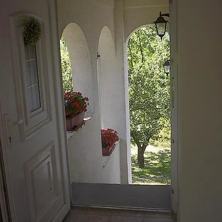Nyaraló Feher Hollo Vendeghaz Eger