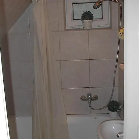 Nyaraló Feher Hollo Vendeghaz